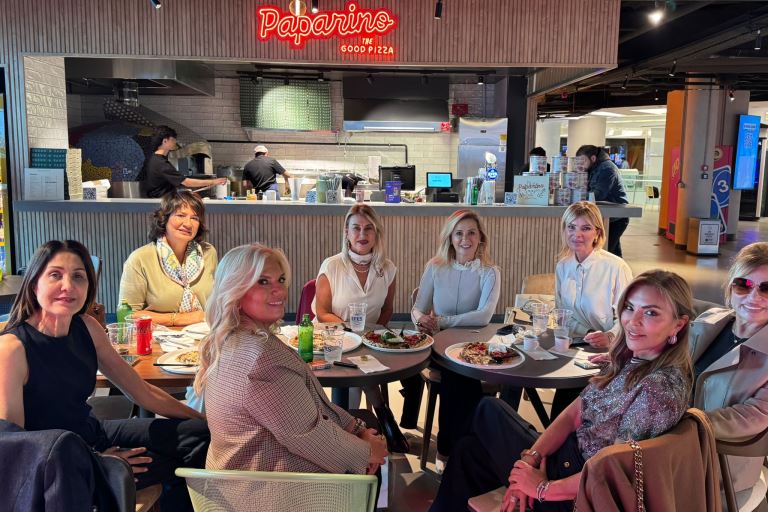 Nee Gönül: Yakn Dostlarn Olunun Mekan Paparino Pizzada Arlad